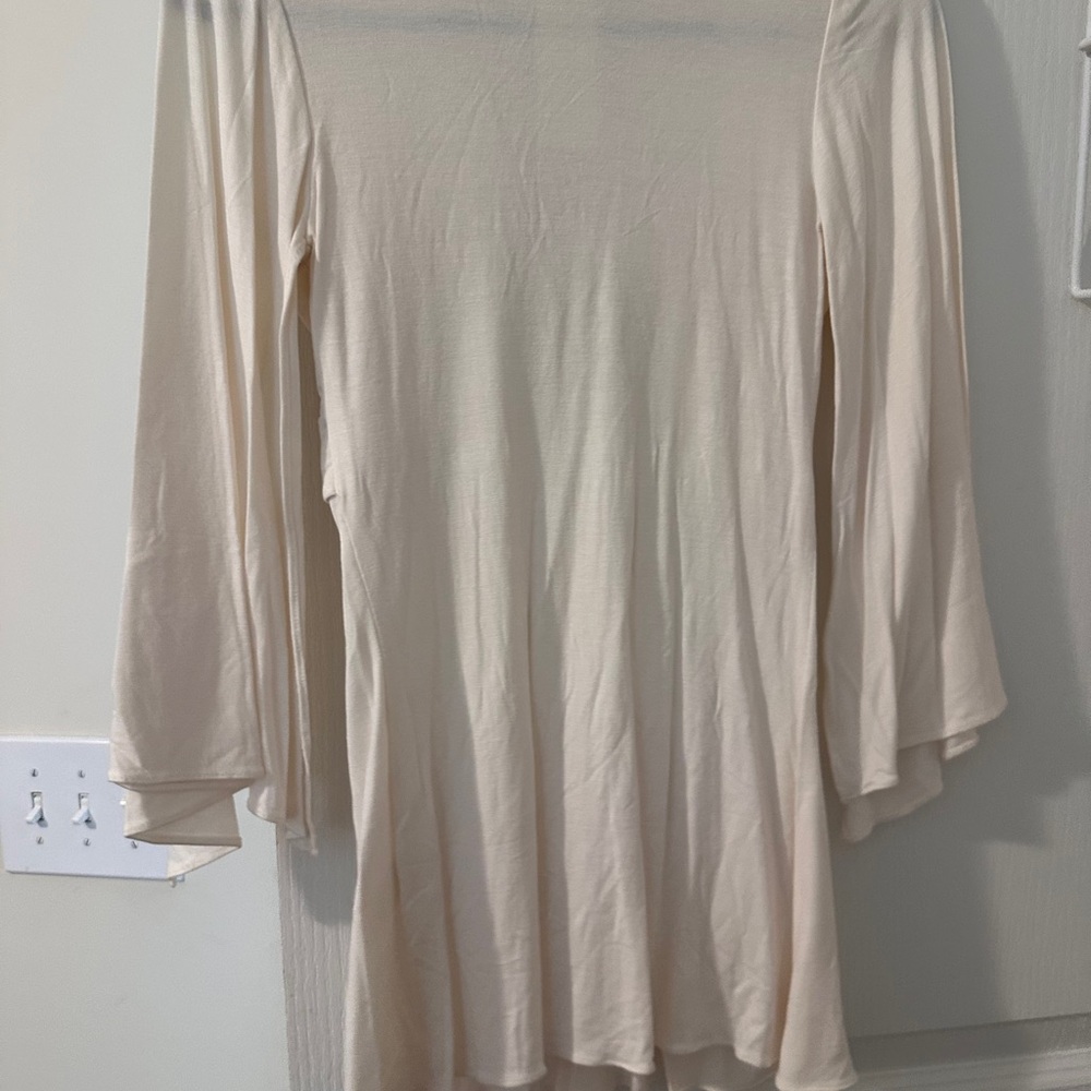 NWT Sky Cream Blouse with Open Flowing Sleeves &‎ Gold Belted Accents Size Small - Picture 7 of 12